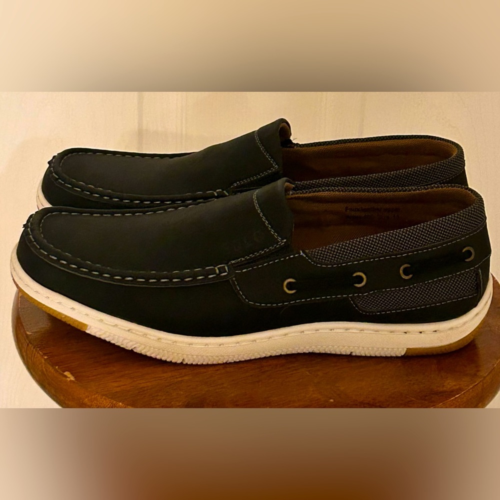 SOLO Loafer Slip-on shoes. Men’s Size 10.
